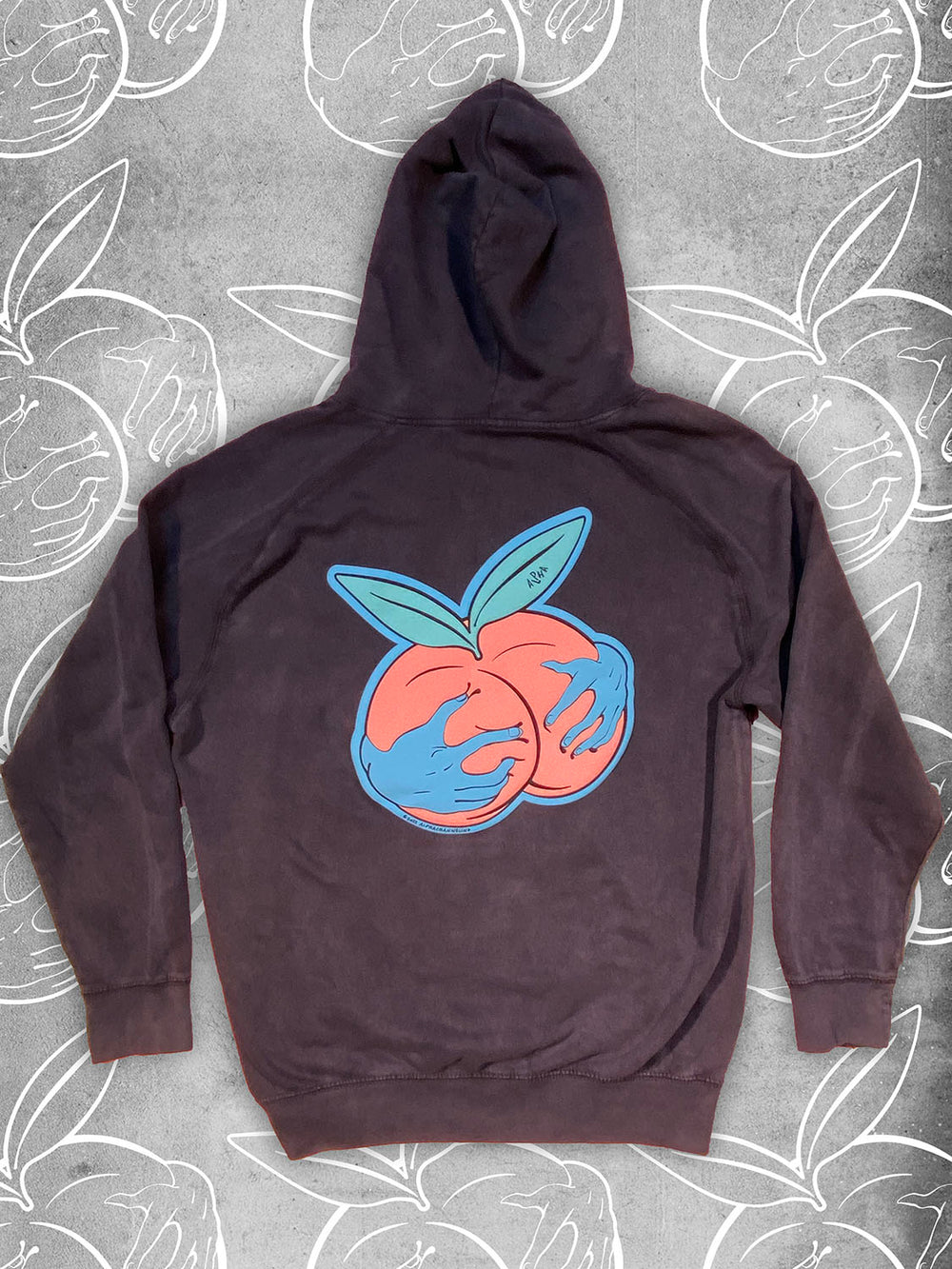 ◆MATIN KIMxPeaches◆ Peaches LOGO GRAPHIC HOODY Peaches LOGO GRAPHIC HOODY IN NAVY - MATINKIM