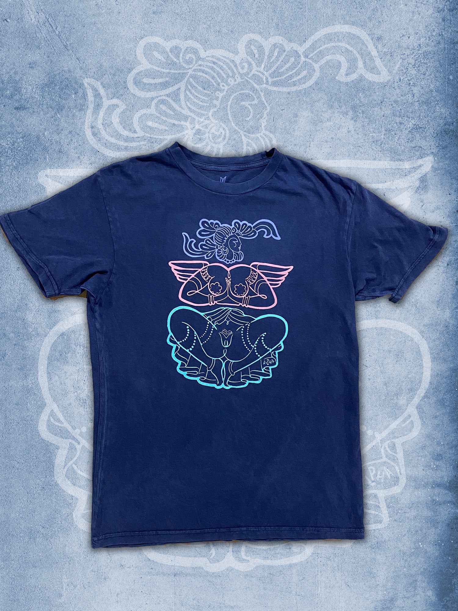 T-Shirt: RADIANT QUEEN